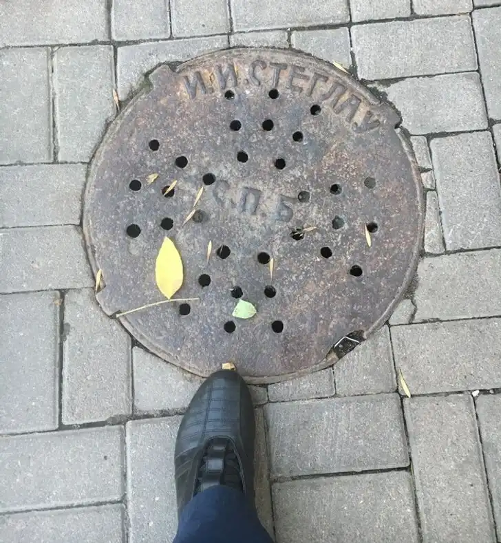 ablak, ellenséges építészet, építészet, építészeti emlékek, európa, felfedezés, kerékütköző, Rejtett városi kincsek, sárkaparó, találat, történelem, történelmi érdekességek