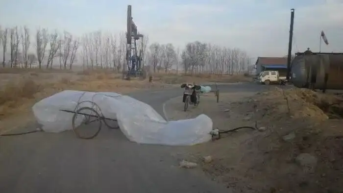 balesetek, égési sérülések, energia, energiaellátás, földgáz, gazdasági problémák, gázlopás, közművek, Pakisztán, polietilén zsákok, szegénység, társadalmi problémák, veszélyes szállítás