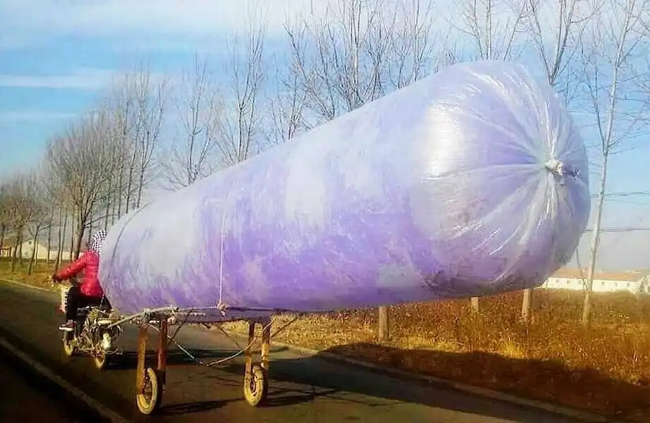 balesetek, égési sérülések, energia, energiaellátás, földgáz, gazdasági problémák, gázlopás, közművek, Pakisztán, polietilén zsákok, szegénység, társadalmi problémák, veszélyes szállítás