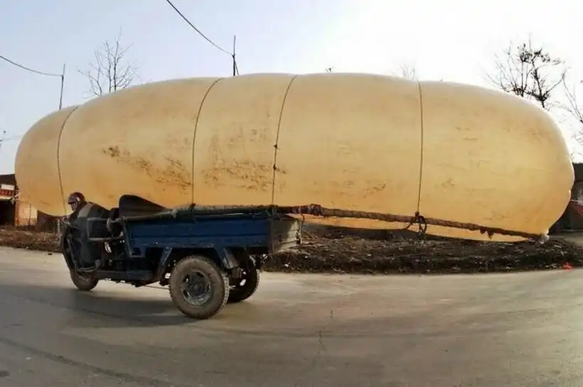 balesetek, égési sérülések, energia, energiaellátás, földgáz, gazdasági problémák, gázlopás, közművek, Pakisztán, polietilén zsákok, szegénység, társadalmi problémák, veszélyes szállítás