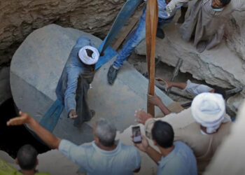 Milyen folyadék volt az Alexandriában talált fekete gránit szarkofágban?