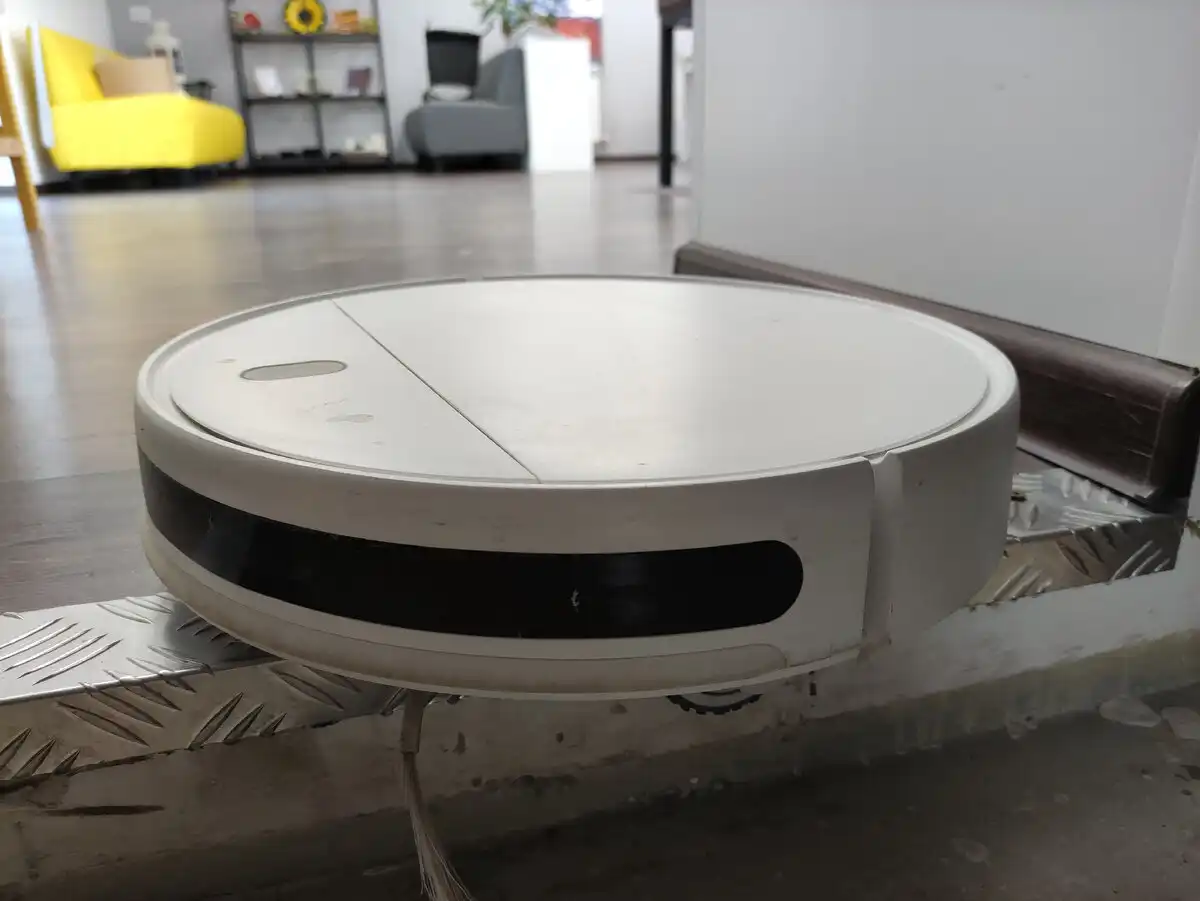 Automatizálás, galéria, háztartás, humor, Kisállatok, mindennapok, otthon, robotporszívó, takarítás, tapasztalat
