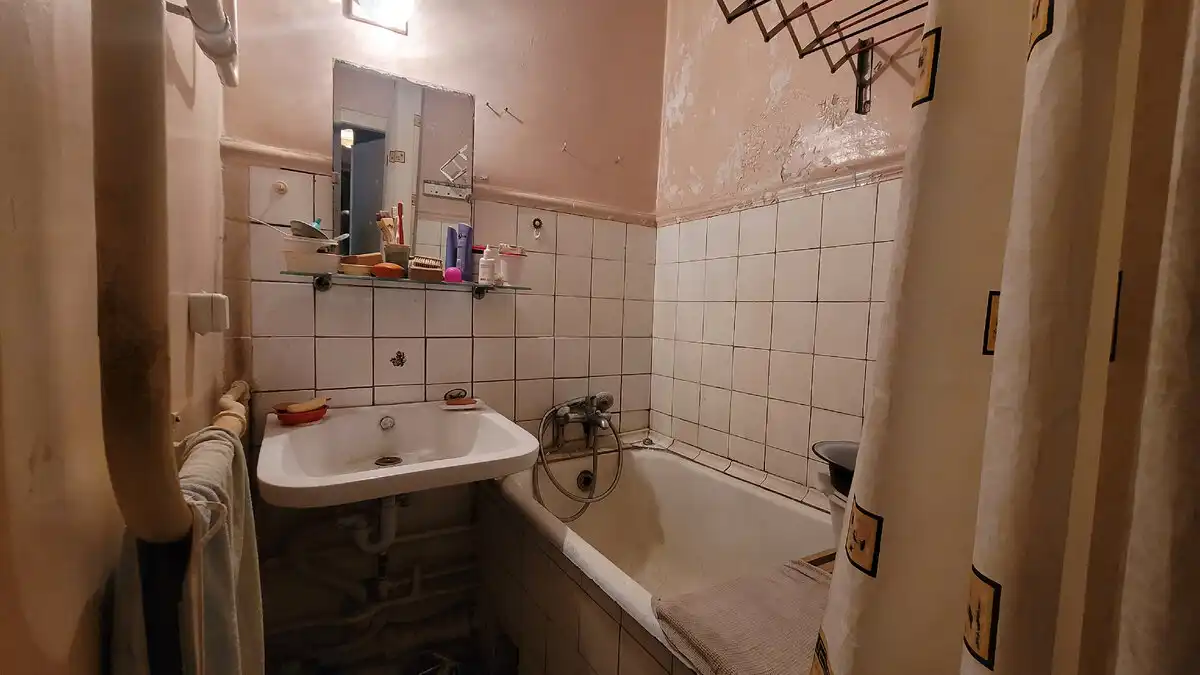 80-as évek, elhagyatott lakás, időutazás, lakásbelső, nosztalgia, régi bútorok, retró lakás, szovjetunió