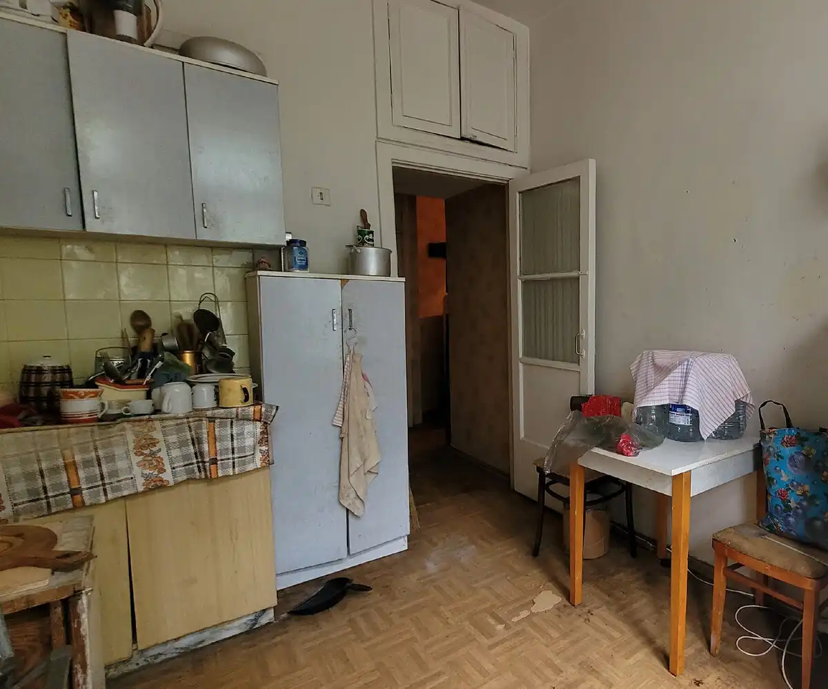 80-as évek, elhagyatott lakás, időutazás, lakásbelső, nosztalgia, régi bútorok, retró lakás, szovjetunió