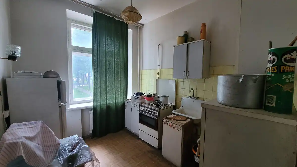 80-as évek, elhagyatott lakás, időutazás, lakásbelső, nosztalgia, régi bútorok, retró lakás, szovjetunió