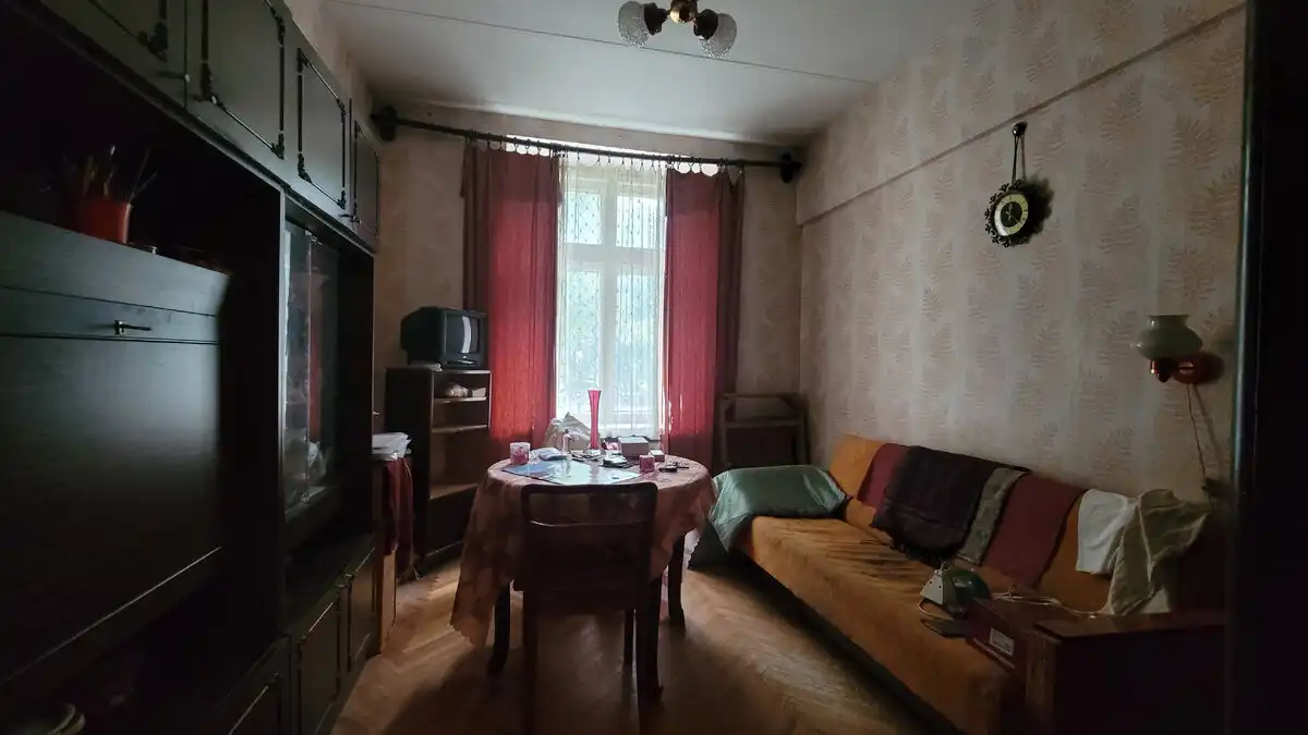 80-as évek, elhagyatott lakás, időutazás, lakásbelső, nosztalgia, régi bútorok, retró lakás, szovjetunió