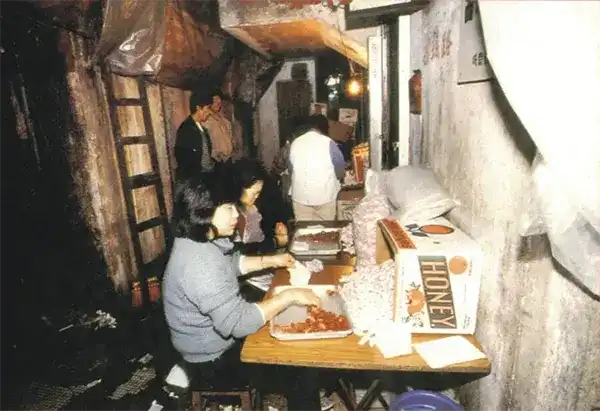 Enklávé, Építészet, Hongkong, Kowloon, Lebontás, népsűrűség, Popkultúra, társadalom, történelem, urbanisztika
