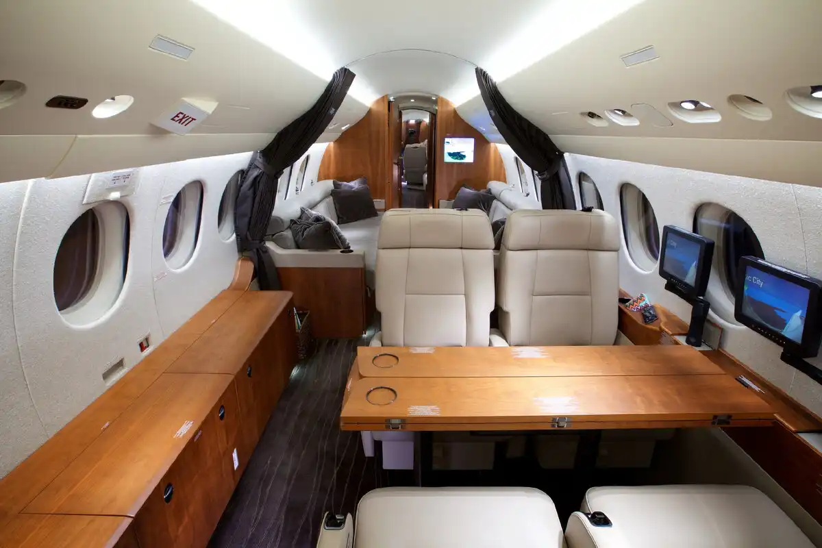 Airbus, biztonság, Boeing, Bombardier, Cessna, Embraer, Gulfstream, hatékonyság, időjárás, légiforgalom, magánrepülő, repülési idő, repülési magasság, repülőgép, sebesség, turbulencia, utasszállító, üzemanyag-fogyasztás