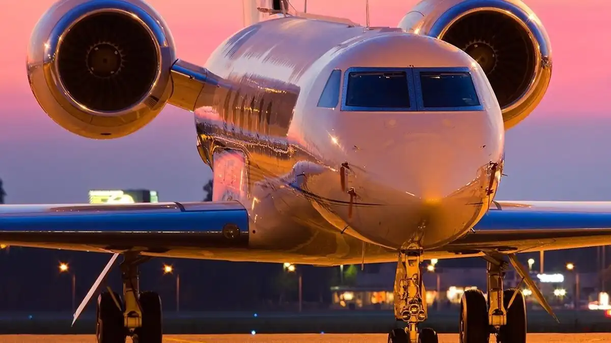 Airbus, biztonság, Boeing, Bombardier, Cessna, Embraer, Gulfstream, hatékonyság, időjárás, légiforgalom, magánrepülő, repülési idő, repülési magasság, repülőgép, sebesség, turbulencia, utasszállító, üzemanyag-fogyasztás