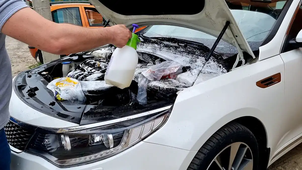 autóápolás, biztonság, DIY, karbantartás, motor, Motormosás, Prevenció, tippek, tisztítás, Útmutató