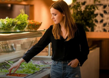 A korlátlan étkezés mögötti titkok: Hogyan nyereségesek a svédasztalos éttermek?