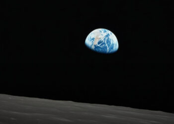 Miért nem látható a Nap ezen a híres fotón, ha a nézőpont helyes?