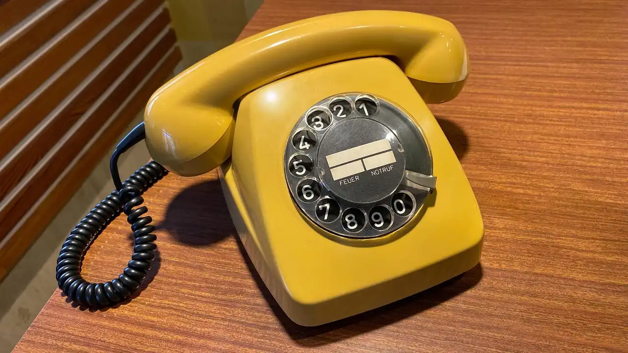 biztonság, díjcsomag, kommunikáció, megbízhatóság, Mobil, nosztalgia, retro, spórolás, technológia, telefon
