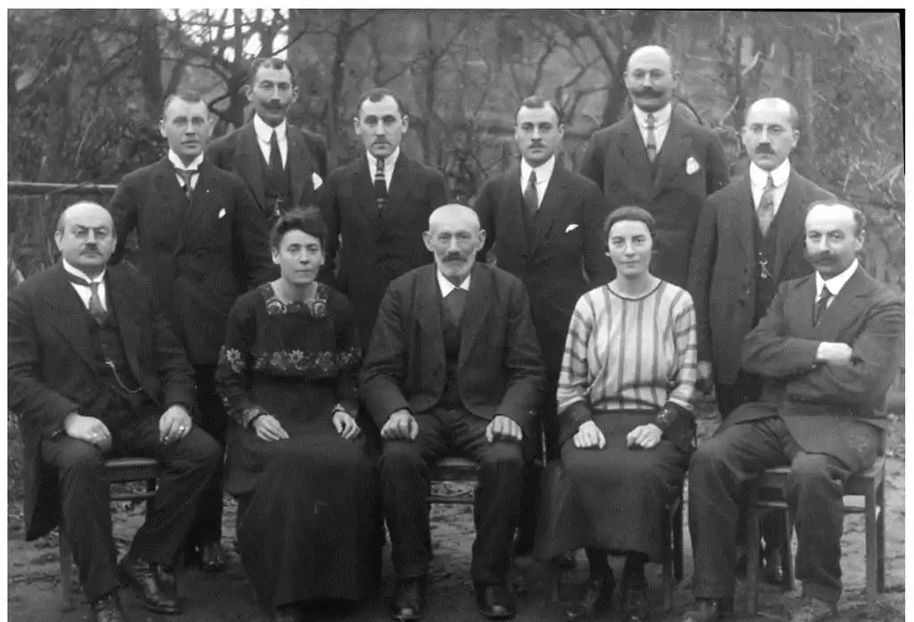 befolyás, Dinasztia, elit, Gazdaság, hatalom, milliárdosok, örökség, pénzügy, történelem, vagyon