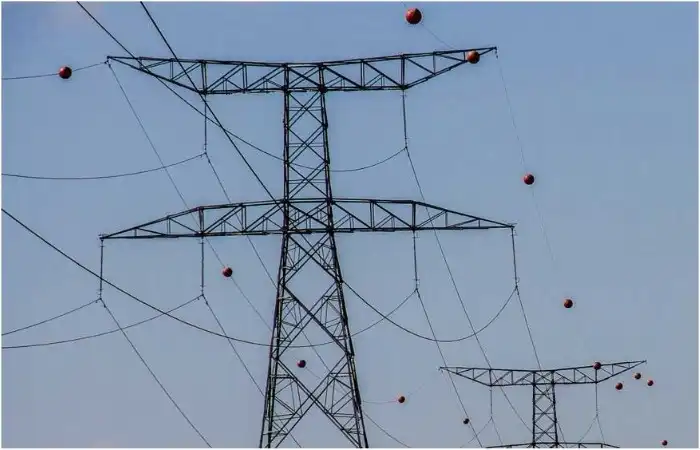 biztonság, energia, érdekesség, infrastruktúra, jelzőgömb, madárvédelem, magasfeszültség, repülés, távvezeték, technológia