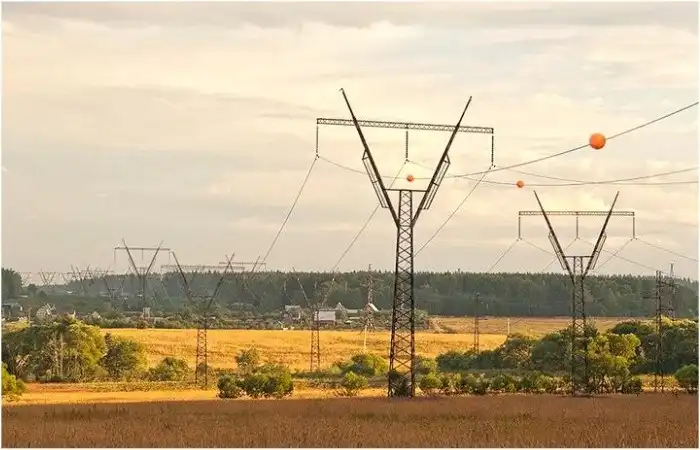 biztonság, energia, érdekesség, infrastruktúra, jelzőgömb, madárvédelem, magasfeszültség, repülés, távvezeték, technológia
