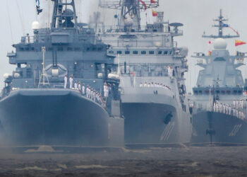 Mi az oka annak, hogy tengervízzel locsolják a hadihajókat?