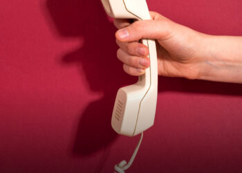 Miért érdemes újra visszatérni a vezetékes telefonhoz?