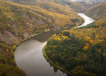 Miért kanyarognak a folyók, és miért nem egyenes vonalban folynak?