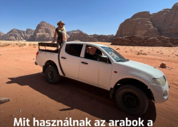 Így húzzák ki autóikat az arabok a homokból – zseniális megoldás