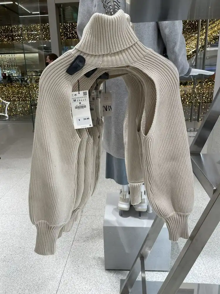 bakik, bizarr, divat, dizájn, Kritika, mémek, stílus, trend, vásárlás, vicces