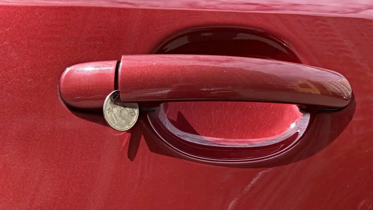 autó, biztonság, bűnözés, lopás, megelőzés, parkolás, riasztó, trükk, veszély, zár