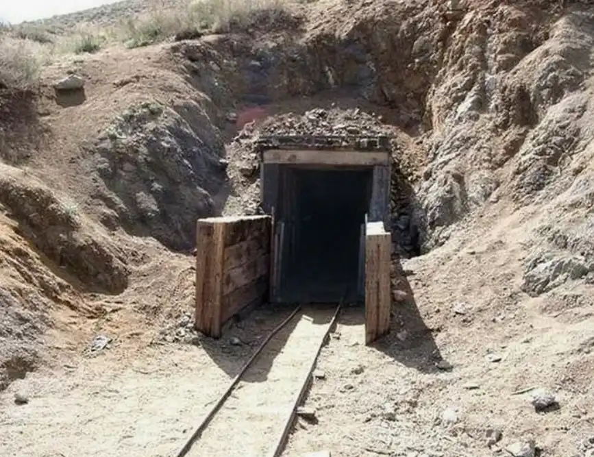 alagút, amerika, aranyláz, bányászat, emlékhely, Kitartás, megszállottság, Remete, sivatag, történelem