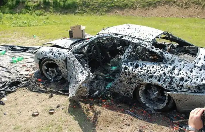 autók, ballisztika, biztonság, fegyverek, film, fizika, lövészet, tévhitek, túlélés, védelem