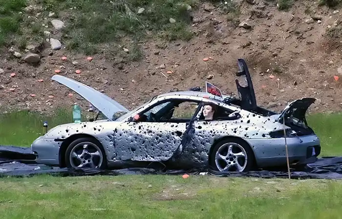 autók, ballisztika, biztonság, fegyverek, film, fizika, lövészet, tévhitek, túlélés, védelem