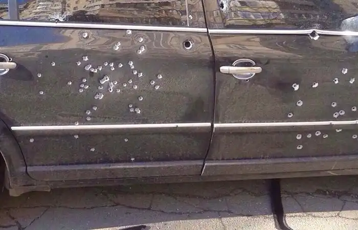 autók, ballisztika, biztonság, fegyverek, film, fizika, lövészet, tévhitek, túlélés, védelem