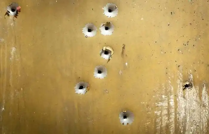 autók, ballisztika, biztonság, fegyverek, film, fizika, lövészet, tévhitek, túlélés, védelem