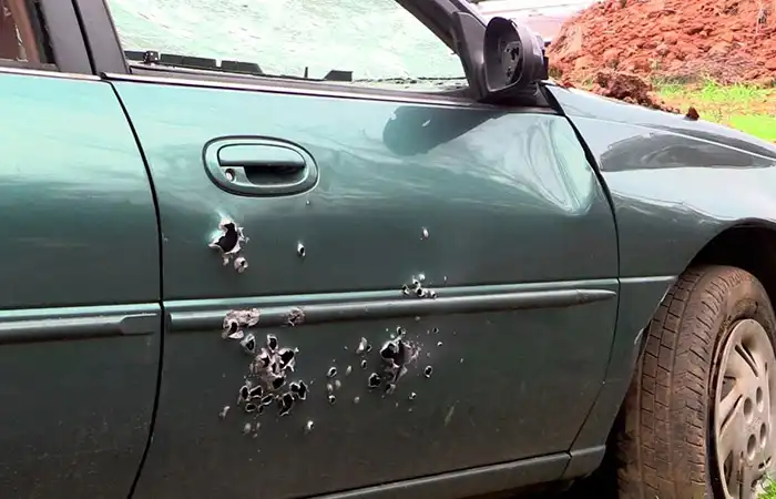 autók, ballisztika, biztonság, fegyverek, film, fizika, lövészet, tévhitek, túlélés, védelem