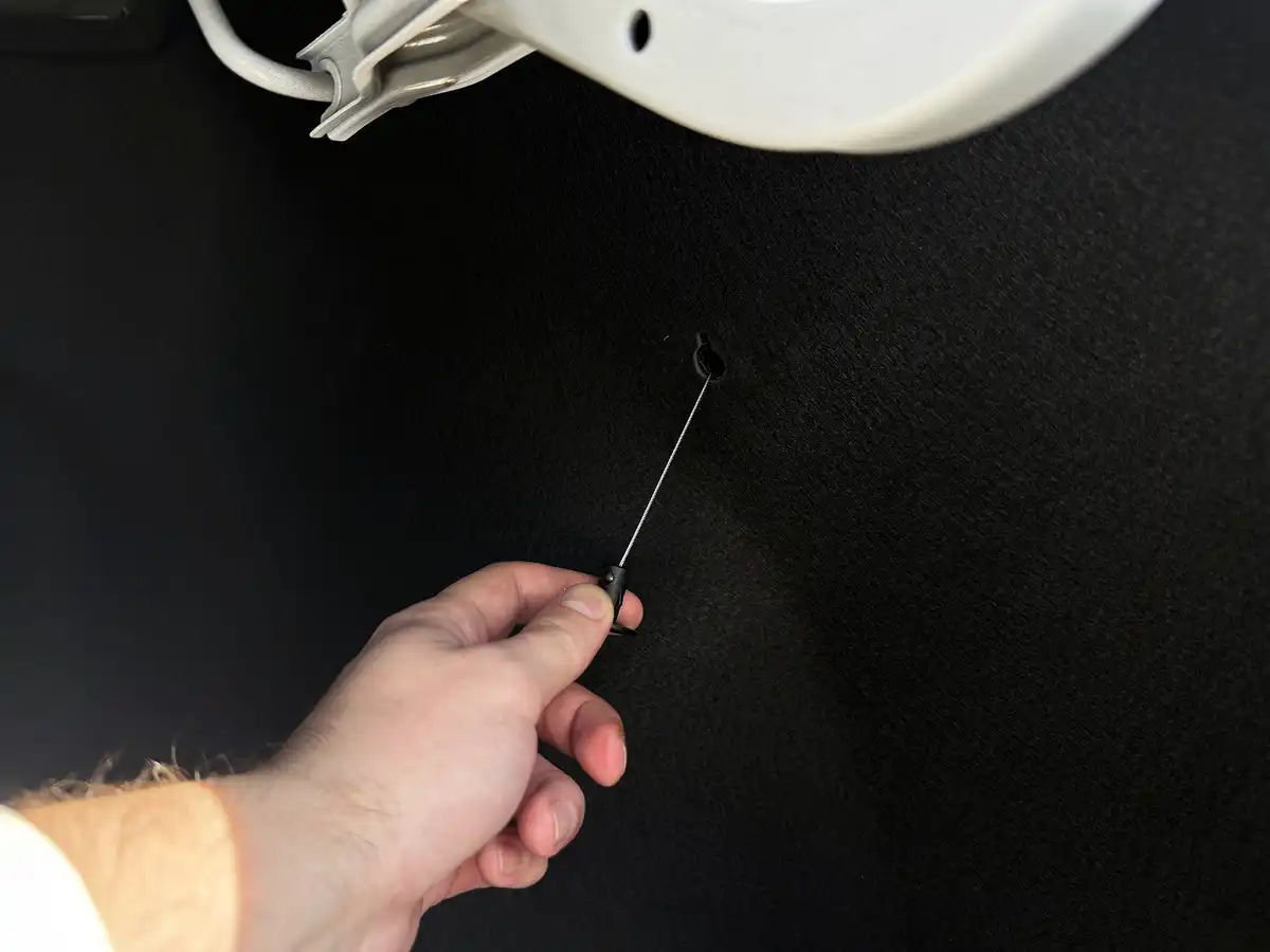 autó, bowden, csomagtartó, javítás, Rejtett, tankolás, tanksapka, tippek, trükkök, vészhelyzet