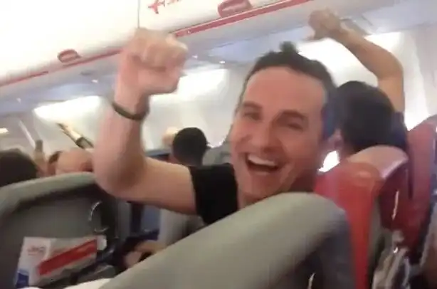 hivatás, konfliktus, munka, nehézségek, repülés, stewardess, turizmus, utasok, utazás, viselkedés