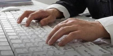 A kínai nyelvben több mint 60 000 karakter van. Hogyan férnek el a billentyűzeten?