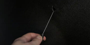 Sok autóban van egy titokzatos kábel a csomagtartóban – mi ez pontosan?