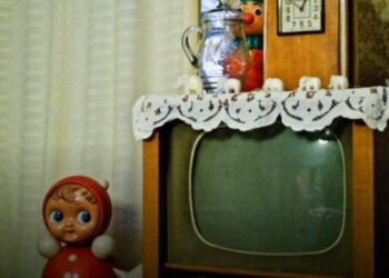 Miért borították le az emberek régen a tévét egy ruhával?