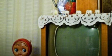 Miért borították le az emberek régen a tévét egy ruhával?