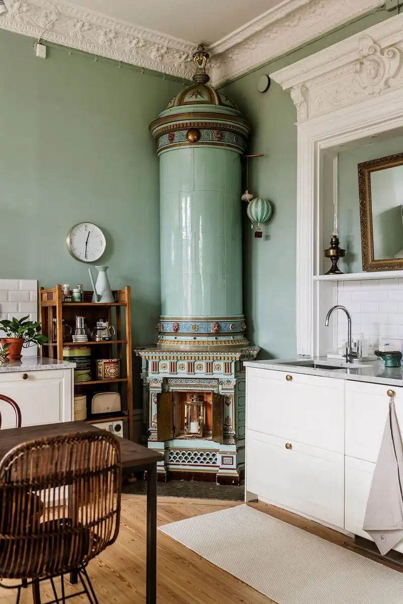 belsőépítészet, csempekályha, lakásbemutató, lakberendezés, retró, skandináv design, Stockholm, Svédország, történelmi lakás, vintage