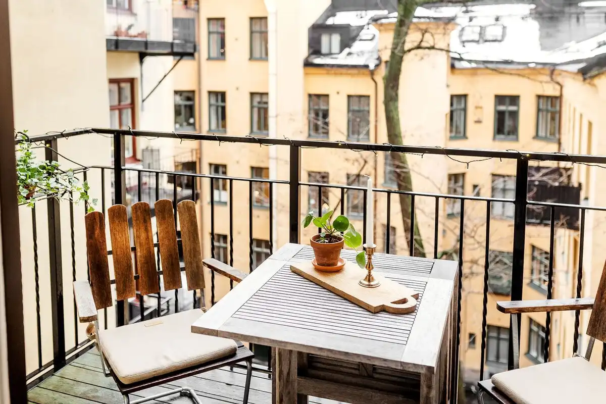 belsőépítészet, csempekályha, lakásbemutató, lakberendezés, retró, skandináv design, Stockholm, Svédország, történelmi lakás, vintage