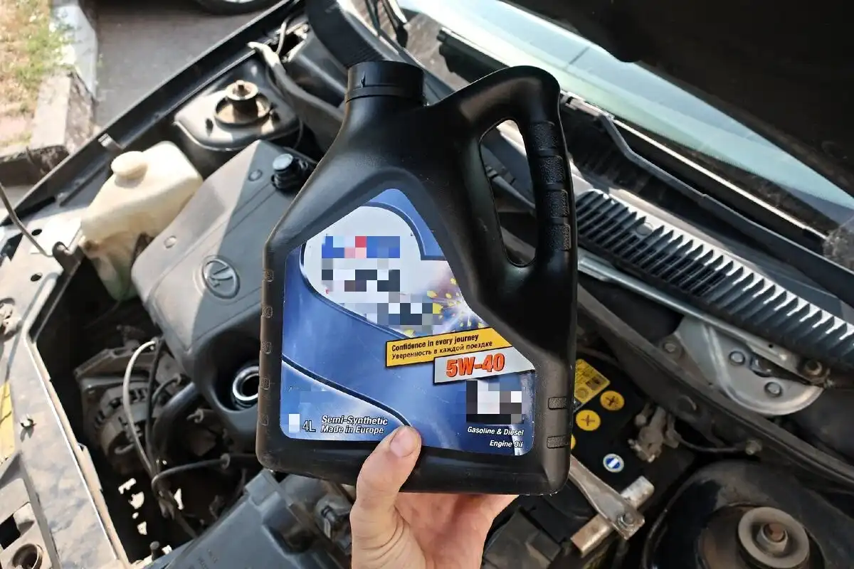 5W-30 motorolaj, 5W-40 motorolaj, autókarbantartás, autós tanácsok, autószerviz, Honda, kenőanyag, kopott motor, motorolaj csere