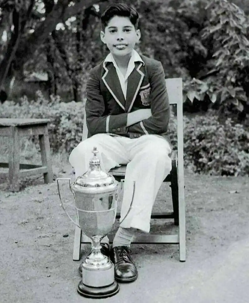 Anne Frank, ékszer, fényképezőgép, Freddie Mercury, II. Miklós cár, ikertornyok, ritka fotók, történelem, veterán autó