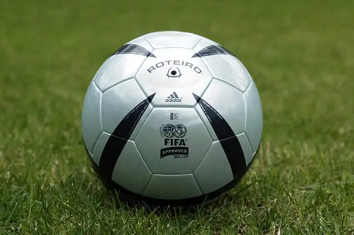 Adidas Roteiro, Adidas termékek, edzőfelszerelés, Euro 2004, kapuskesztyű, labdarúgás, profi sport, sport webshop, sportfelszerelés