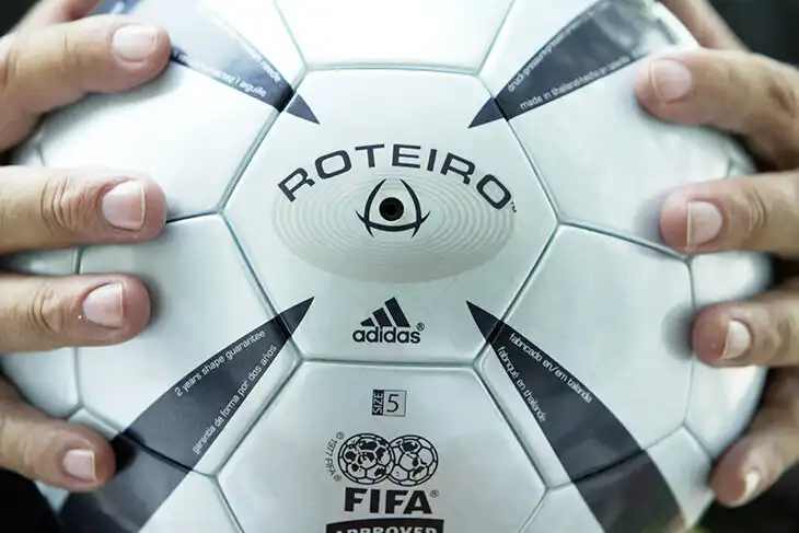 Adidas Roteiro, Adidas termékek, edzőfelszerelés, Euro 2004, kapuskesztyű, labdarúgás, profi sport, sport webshop, sportfelszerelés