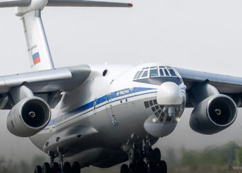 Miért van üvegkalitka az IL-76 pilótafülkéje alatt, és mit lehet onnan látni?